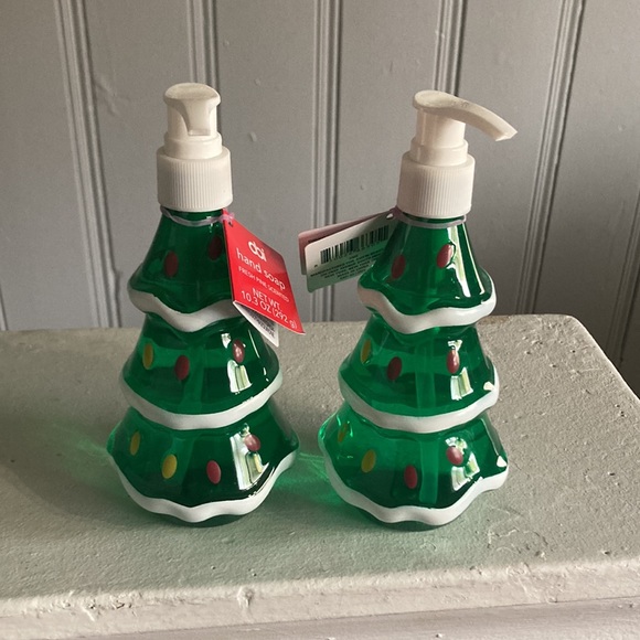 NWT Set of 2- Fresh Pine Scented Christmas Tree ๐ Bottle Hand Soap Dispensers - Picture 11 of 17